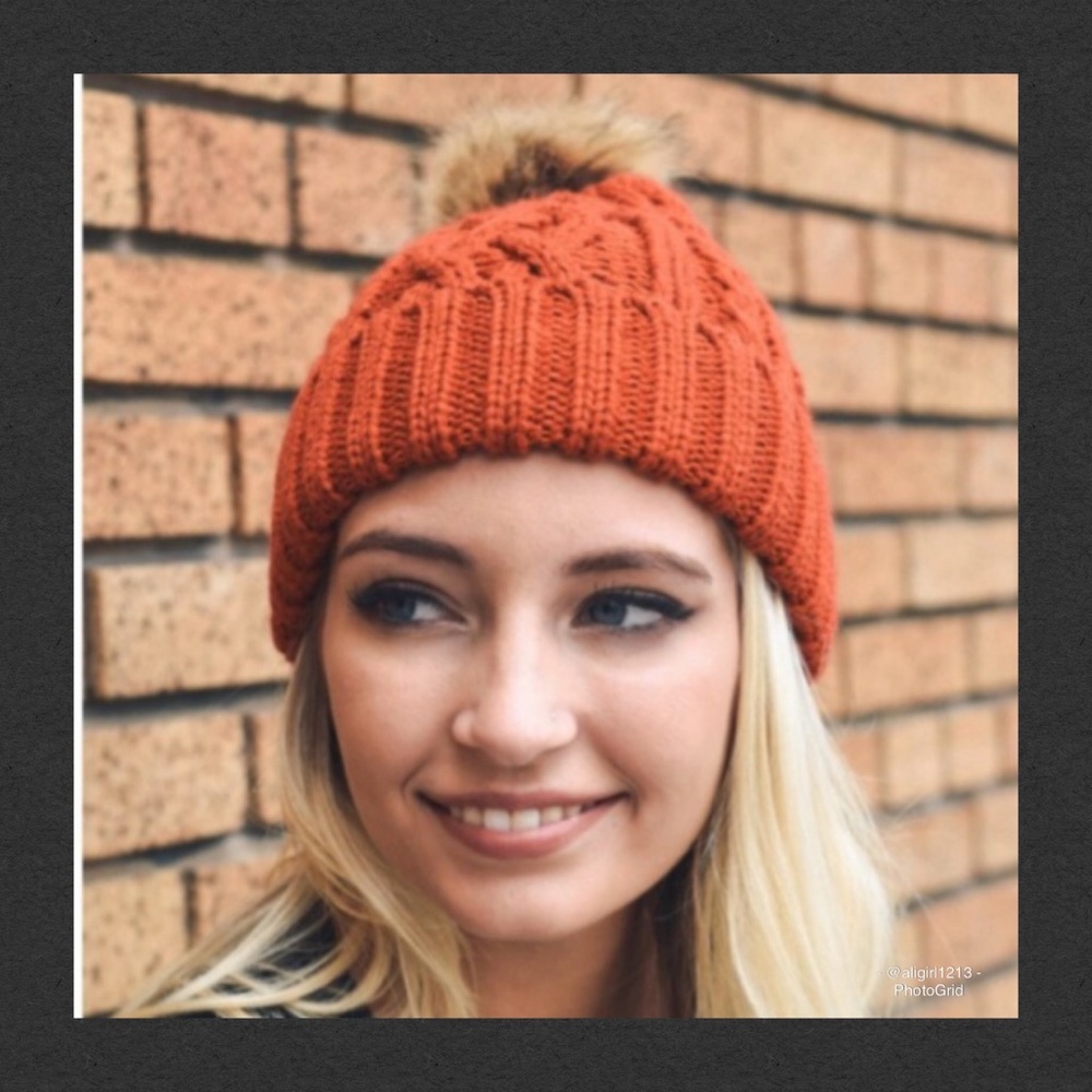 CHUNKY KNIT FUR POM POM BEANIE - Picture 3 of 4